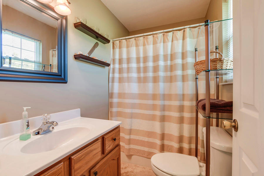 792 Mays Valley Road Harriman, TN 37748 - Photo 30 of 40 30_MaysValleyRoad_792_GuestBath
