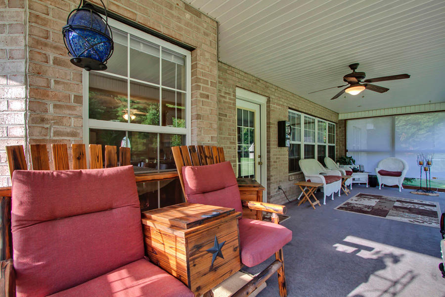 792 Mays Valley Road Harriman, TN 37748 - Photo 33 of 40 33_MaysValleyRoad_792_ScreenedPorch01