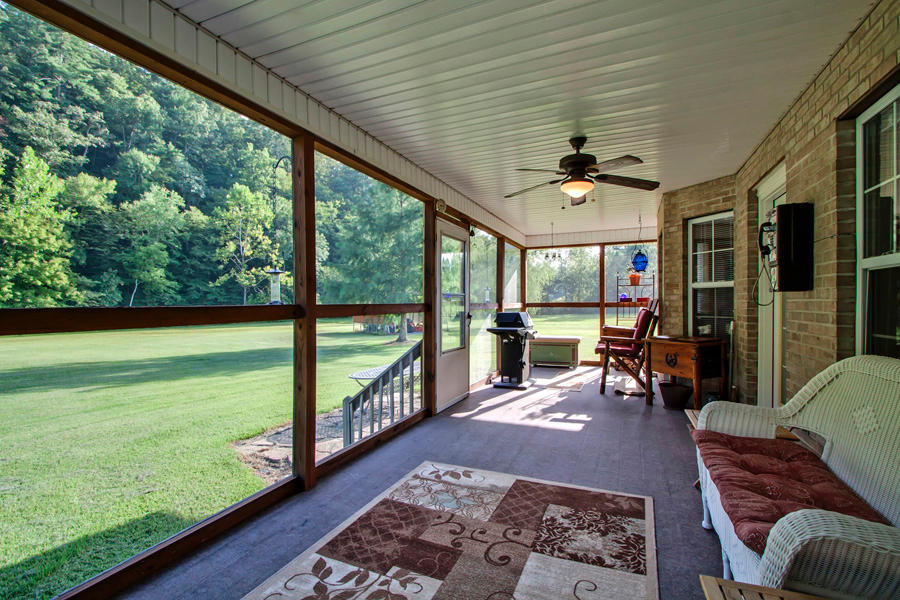 792 Mays Valley Road Harriman, TN 37748 - Photo 34 of 40 34_MaysValleyRoad_792_ScreenedPorch02