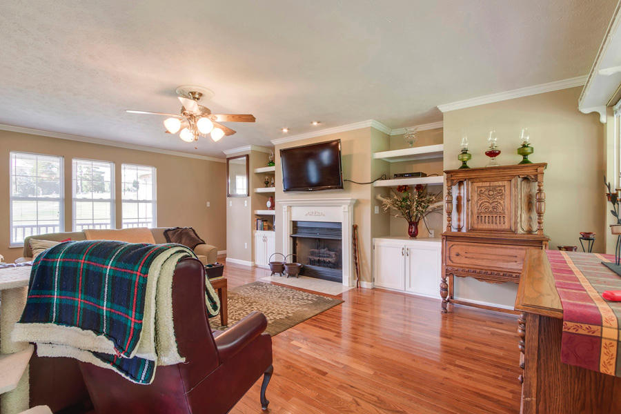 792 Mays Valley Road Harriman, TN 37748 - Photo 5 of 40 05_MaysValleyRoad_792_Living03