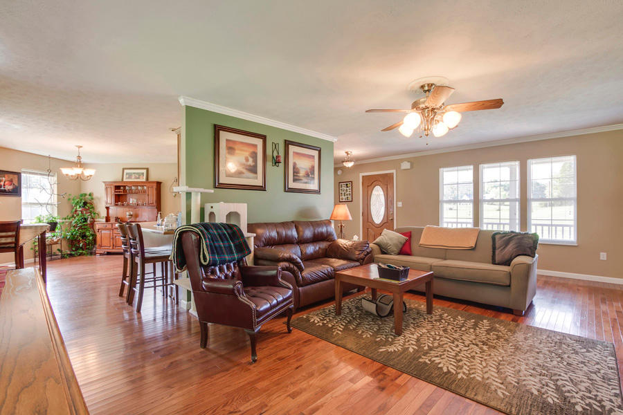792 Mays Valley Road Harriman, TN 37748 - Photo 6 of 40 06_MaysValleyRoad_792_Living04