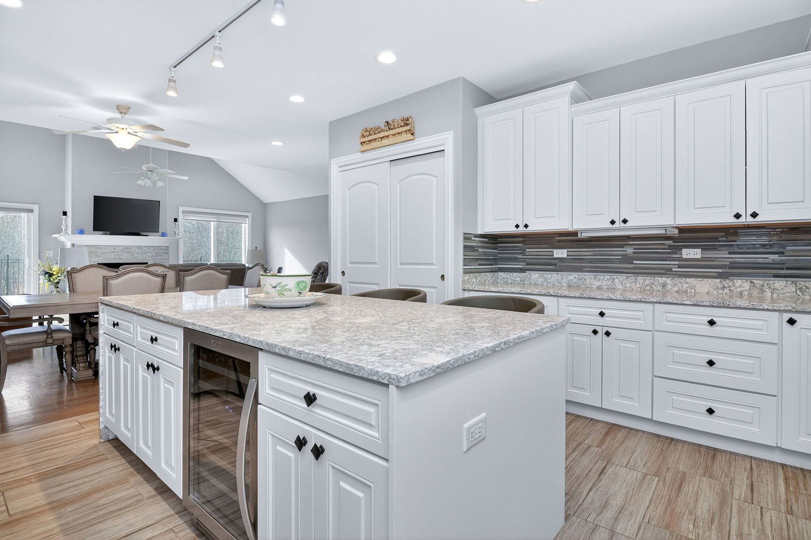 669 Byron Avenue Addison, IL 60101 - Photo 14 of 30