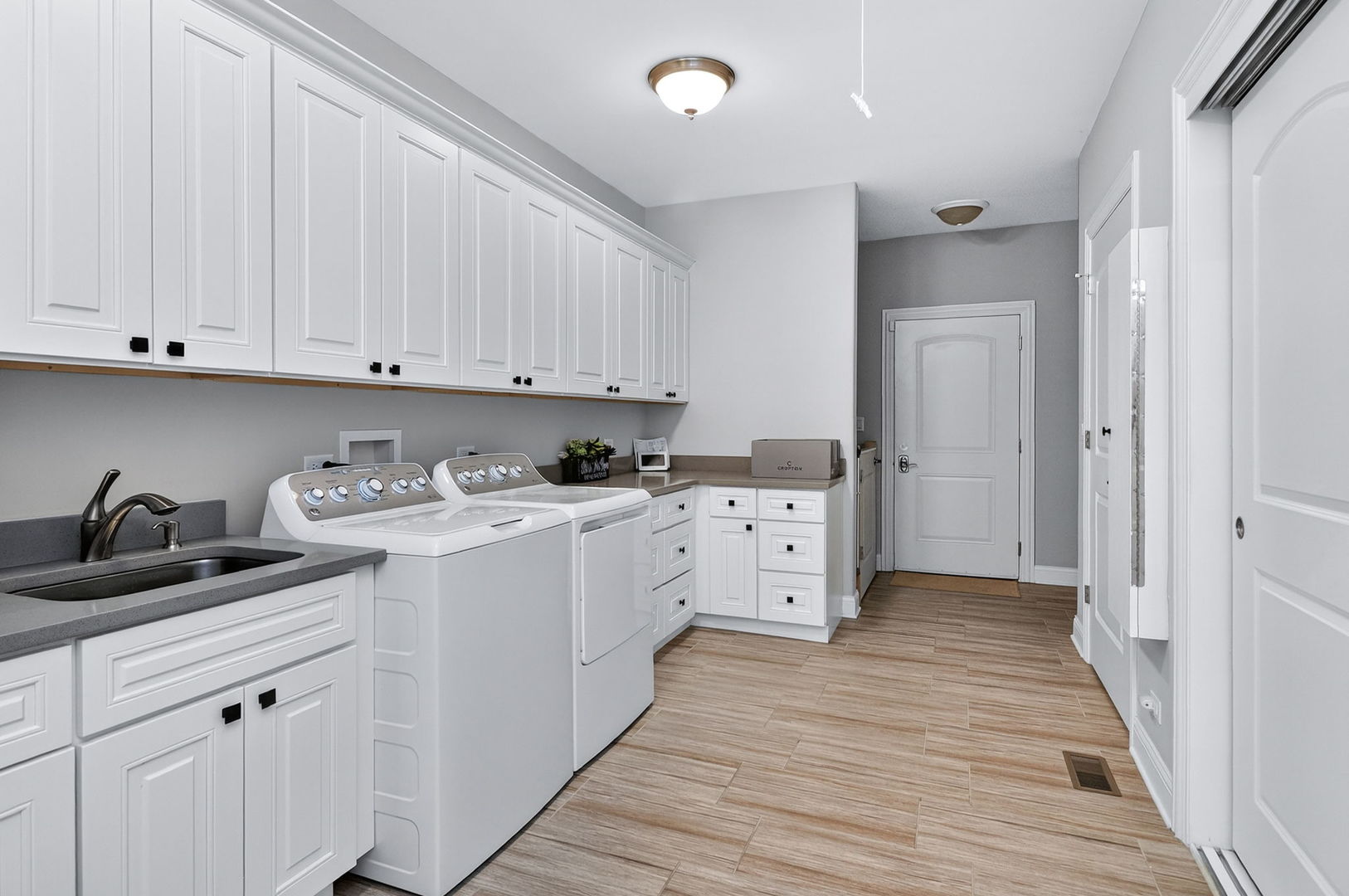 669 Byron Avenue Addison, IL 60101 - Photo 27 of 30