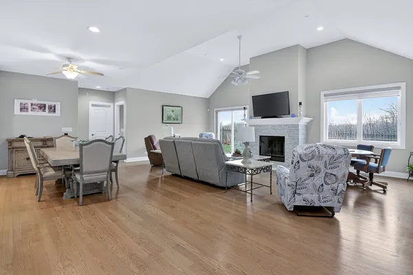 $789,900 | 669 Byron Avenue, Addison, IL 60101