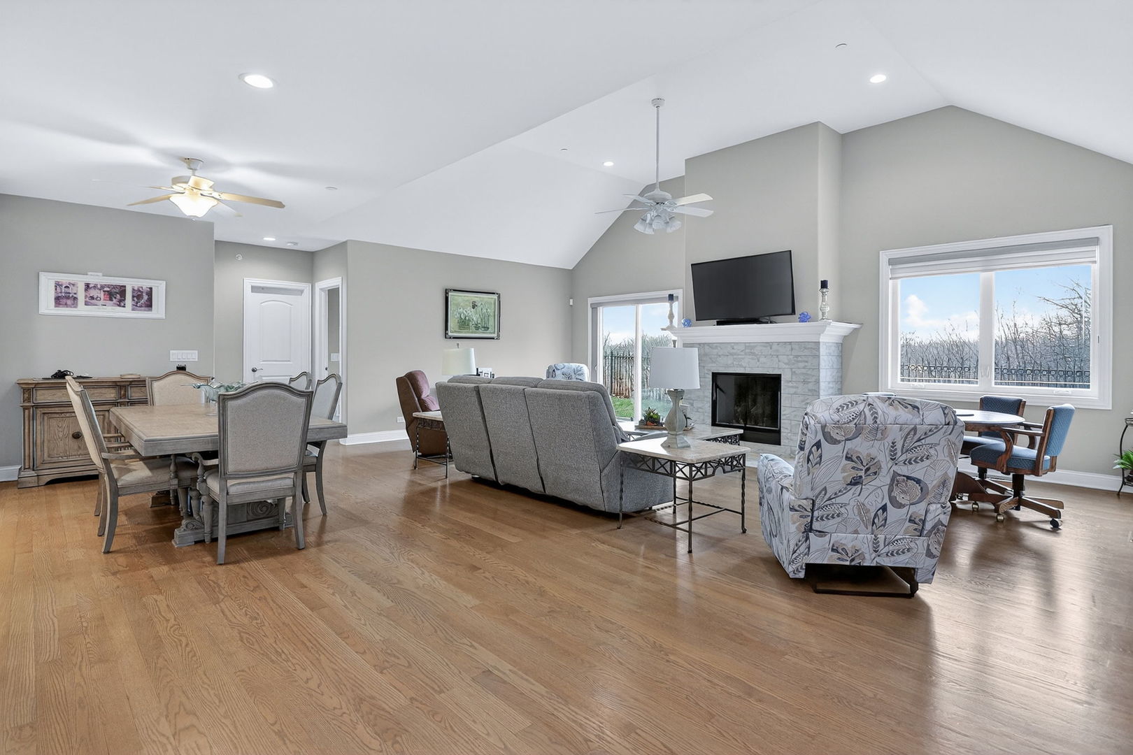 669 Byron Avenue Addison, IL 60101 - Photo 4 of 30