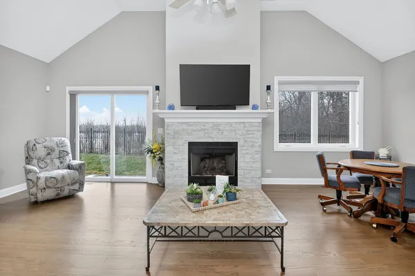 $789,900 | 669 Byron Avenue, Addison, IL 60101