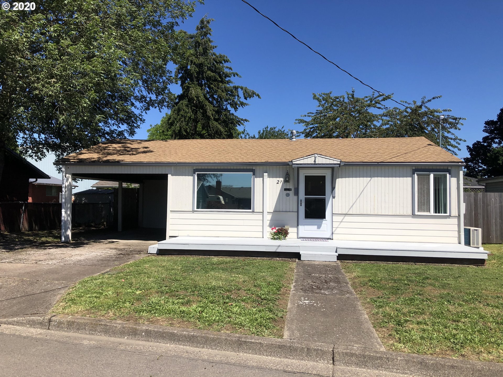 271 South 43rd Street Springfield, OR 97478 - Photo 2 of 13