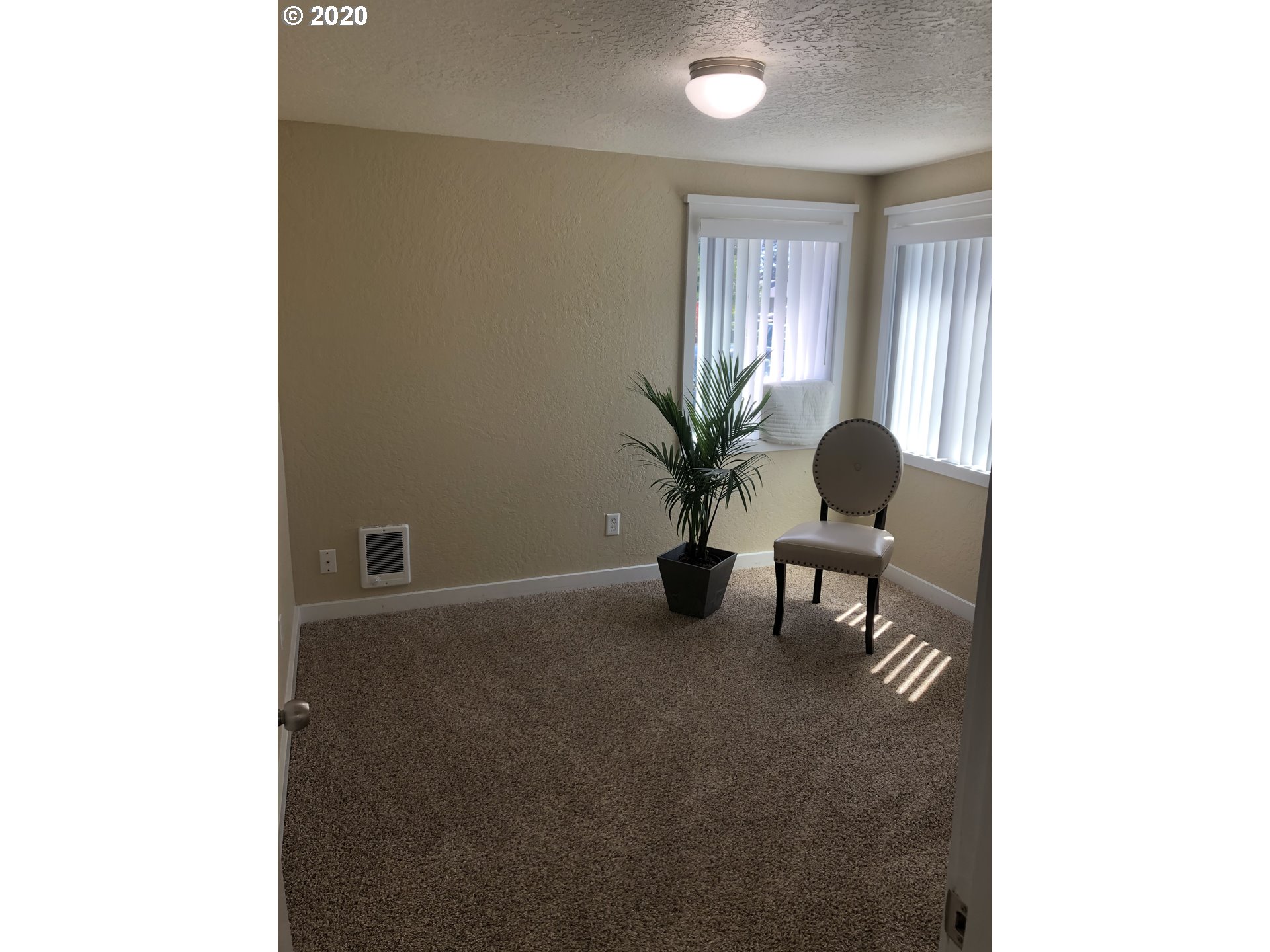 271 South 43rd Street Springfield, OR 97478 - Photo 8 of 13