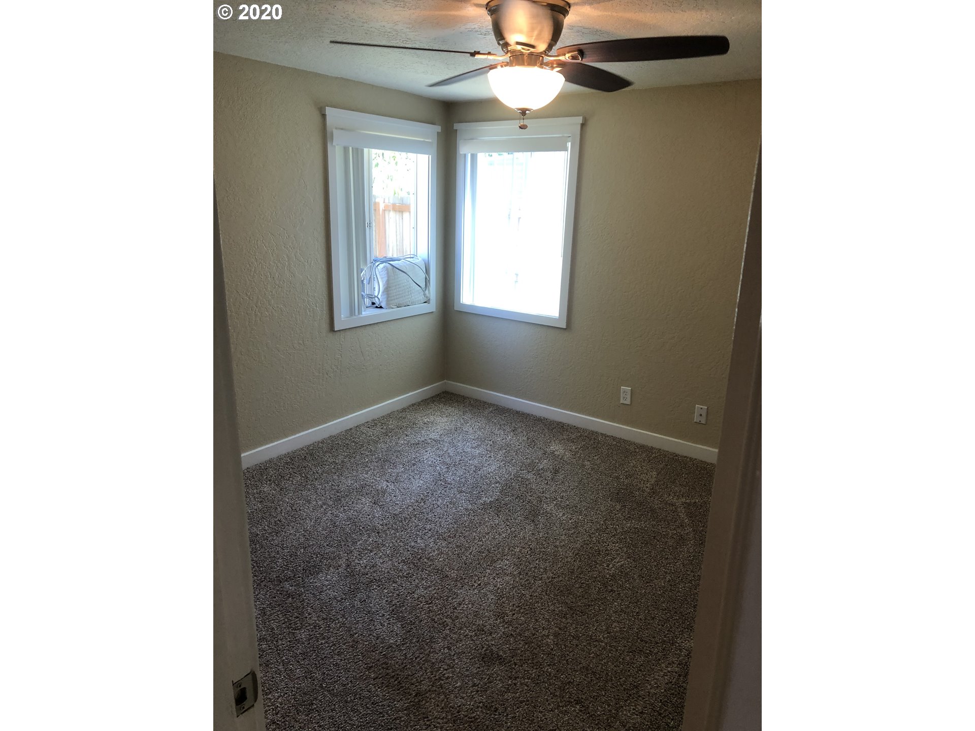 271 South 43rd Street Springfield, OR 97478 - Photo 9 of 13
