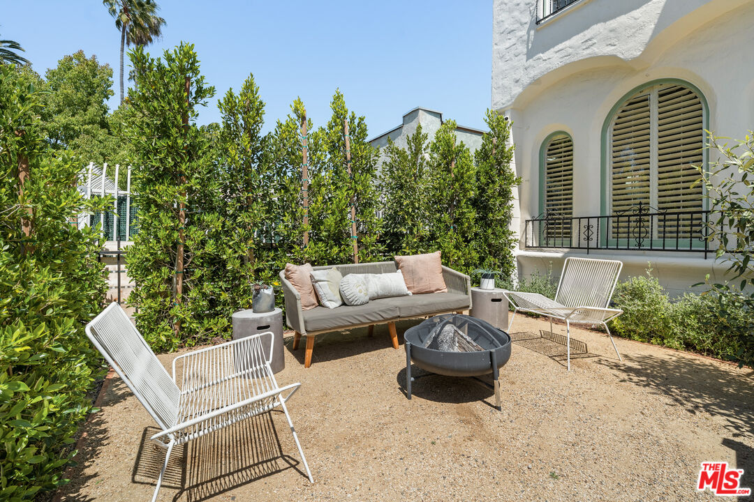 2818 Hillcrest Drive Los Angeles, CA 90016 - Photo 13 of 16