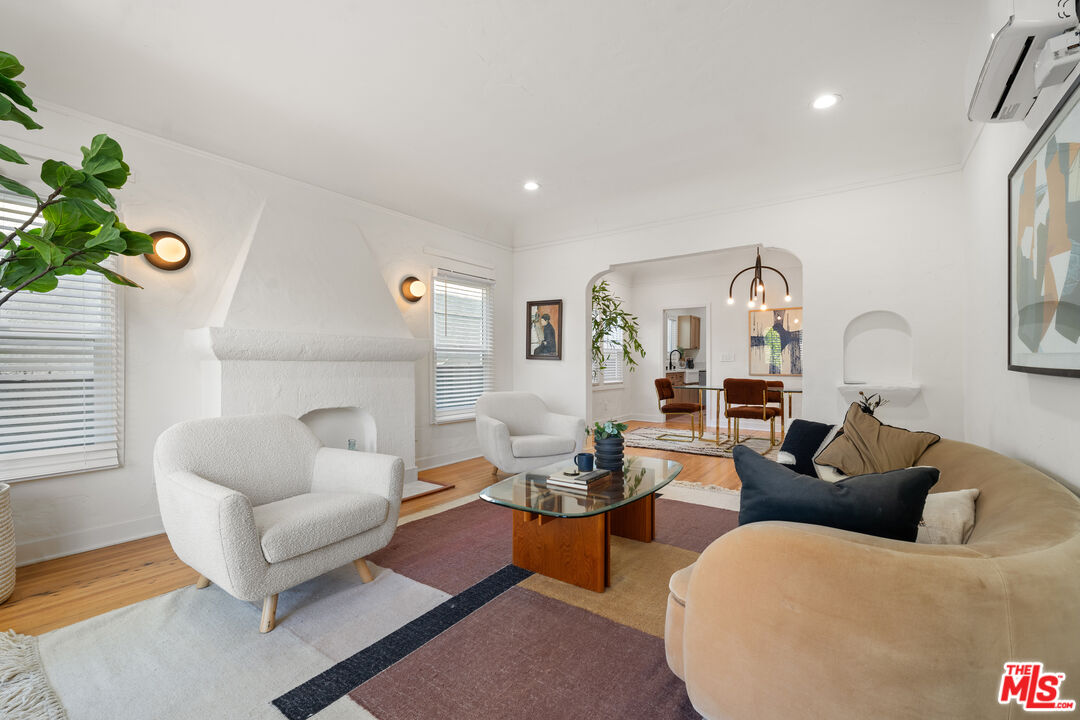 2818 Hillcrest Drive Los Angeles, CA 90016 - Photo 2 of 16