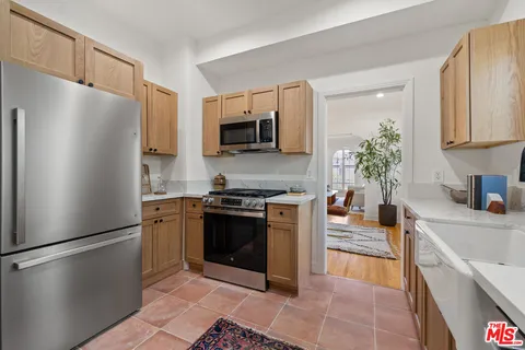 $620,000 | 2818 Hillcrest Drive, Los Angeles, CA 90016