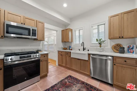 $620,000 | 2818 Hillcrest Drive, Los Angeles, CA 90016