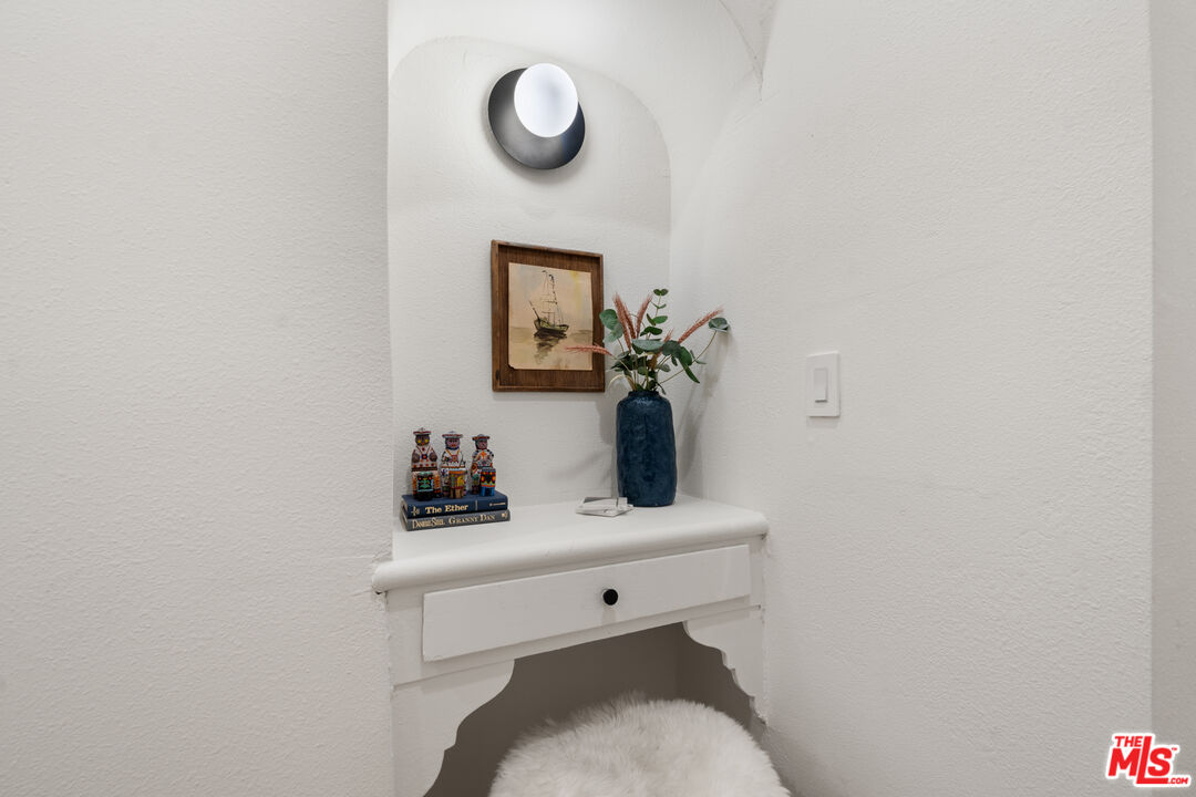 2818 Hillcrest Drive Los Angeles, CA 90016 - Photo 8 of 16