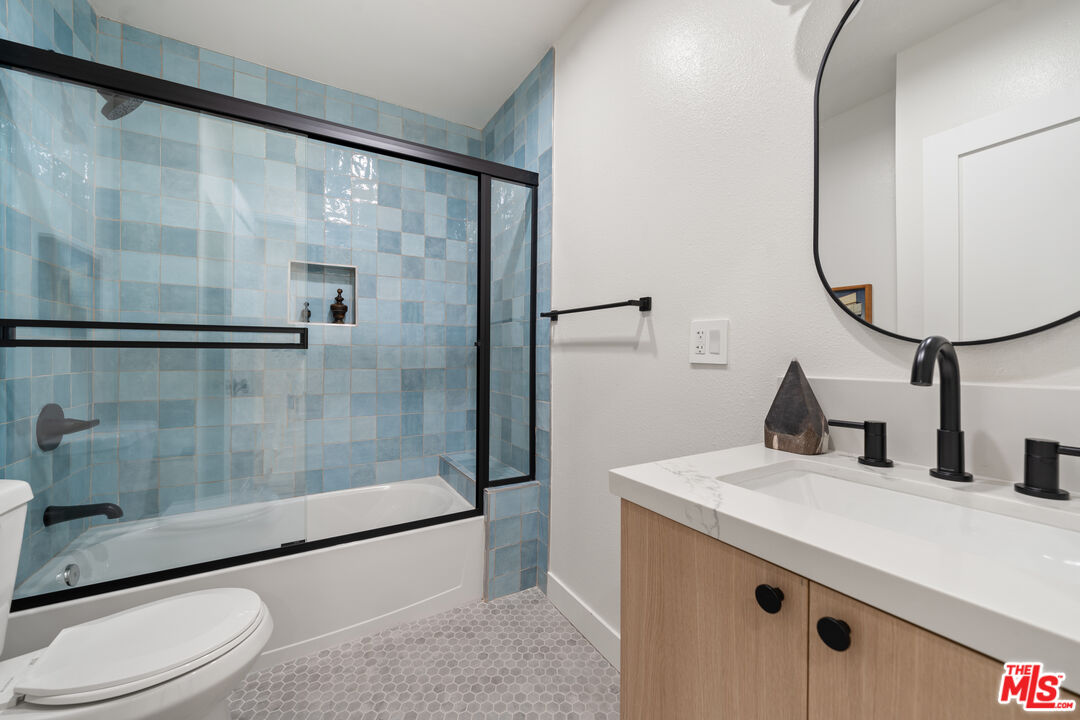 2818 Hillcrest Drive Los Angeles, CA 90016 - Photo 10 of 16