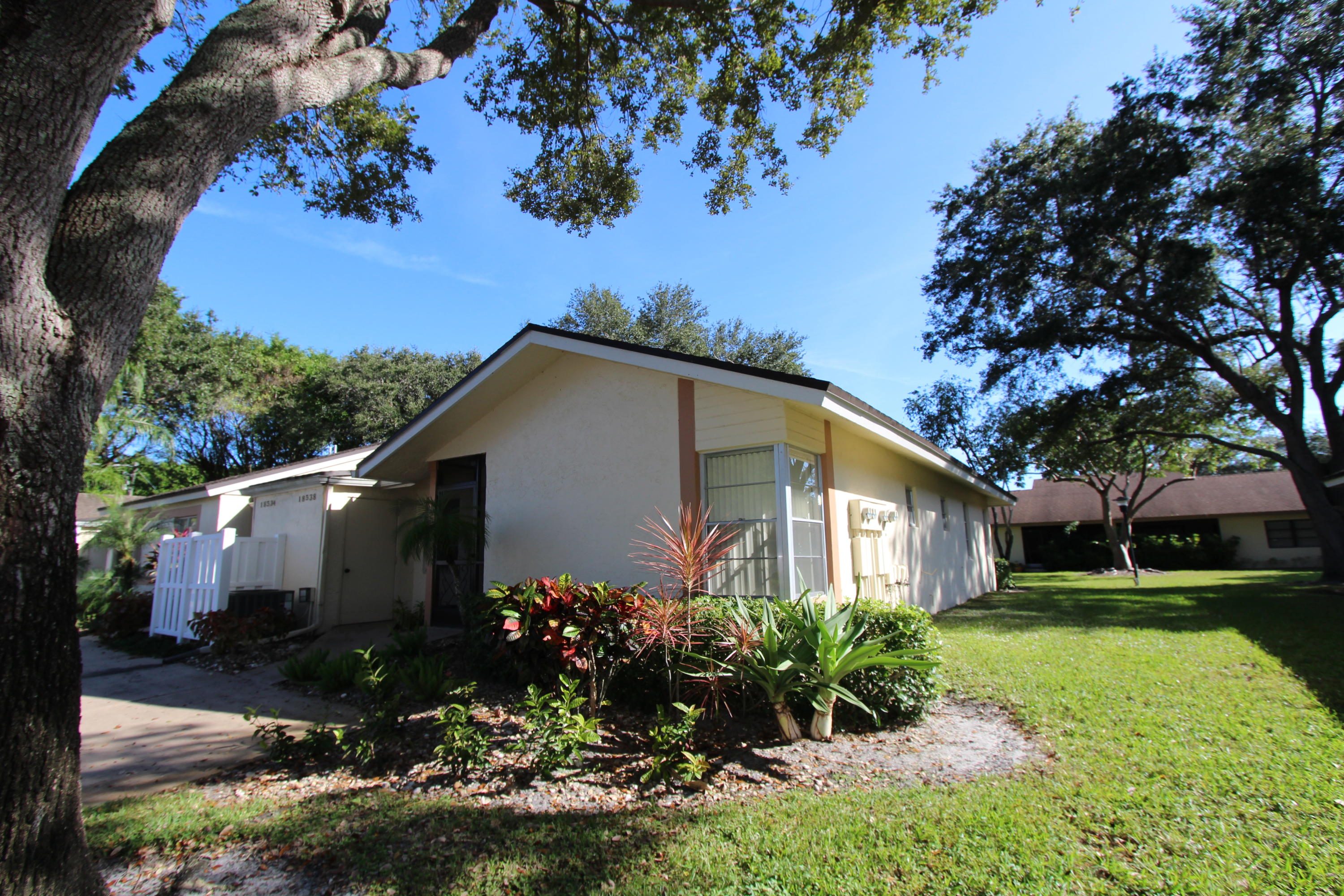 18538 Horizon Avenue Boca Raton, FL 33496 - Photo 2 of 23 Side yard