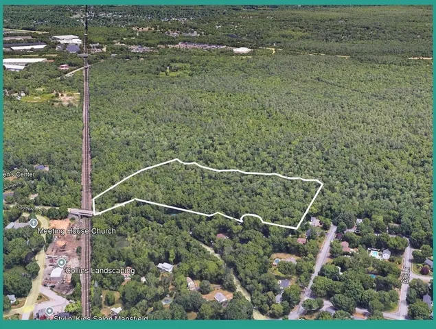 a view of a tennis court