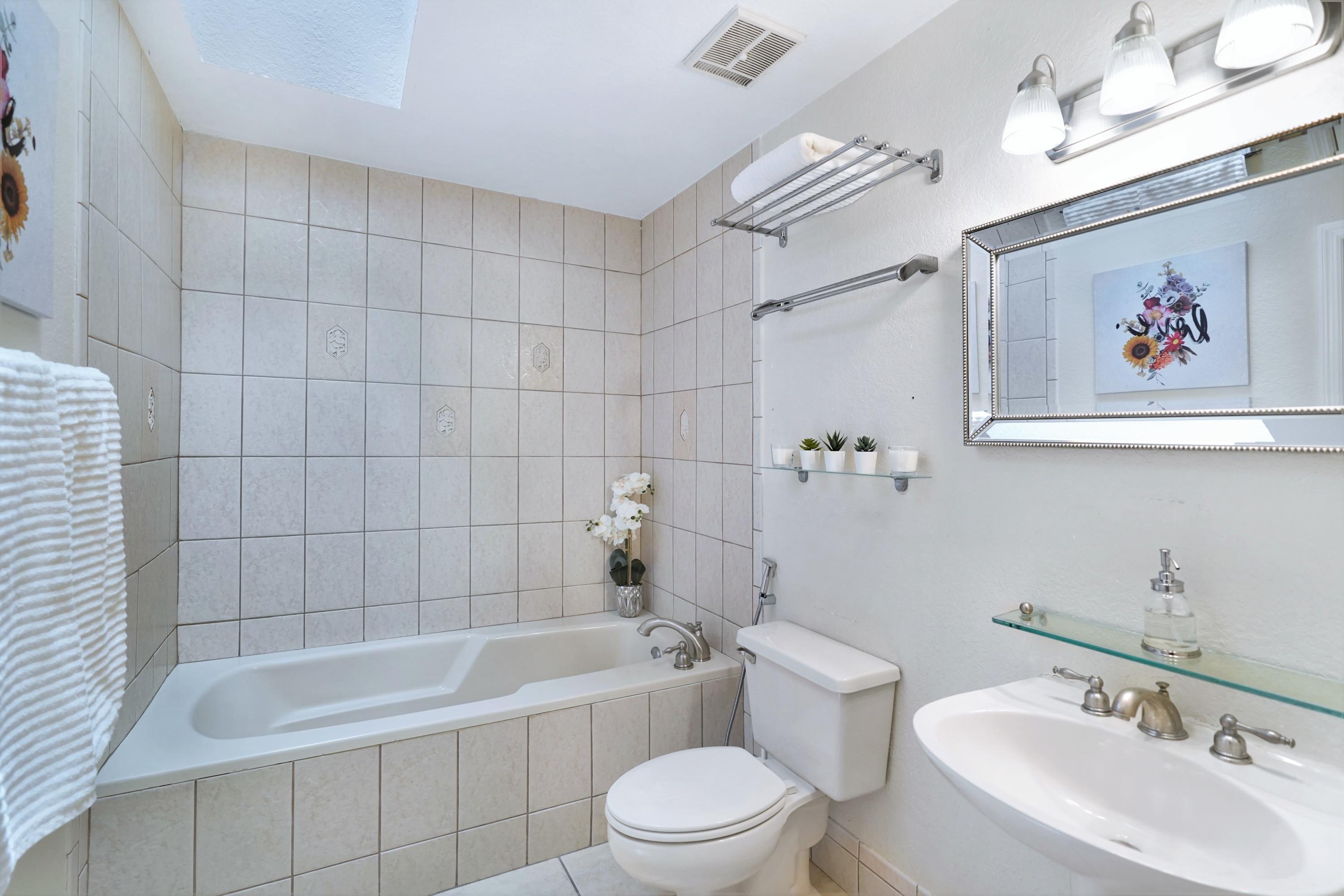 14001 Oak Ridge Drive Davie, FL 33325 - Photo 31 of 41 a bathroom with a sink a toilet and bathtub