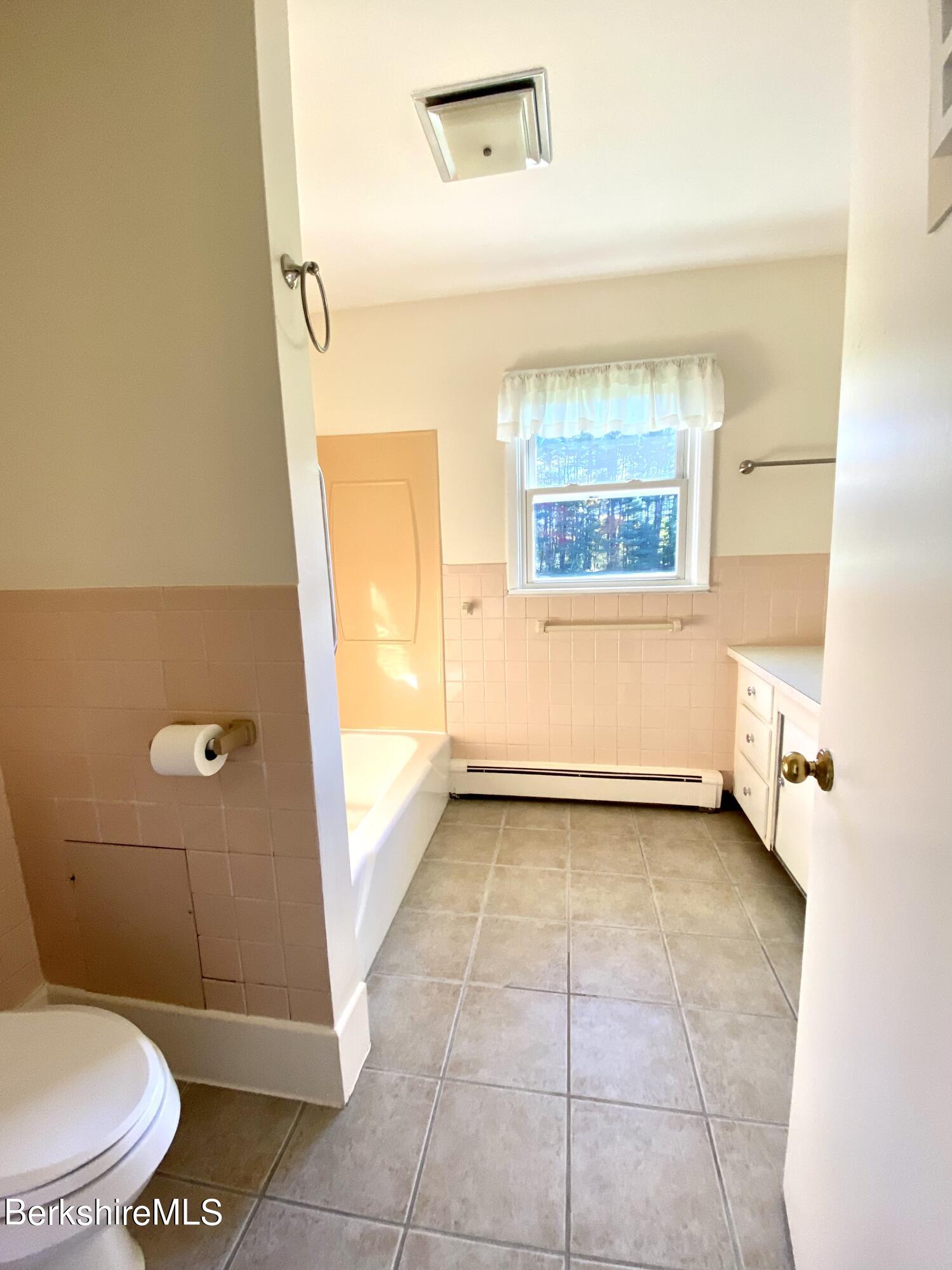32 Oak Hill Road Pittsfield, MA 01201 - Photo 12 of 28 C8B74D12-83CF-4860-A881-26058A62288A