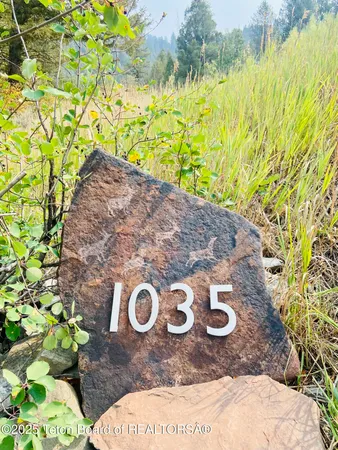 $2,195,000 | 1035 Deer Creek Drive, Jackson, WY 83001