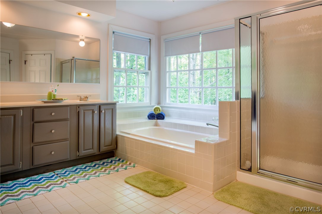 4401 Uppingham Road Richmond, VA 23235 - Photo 13 of 23 a spacious bathroom with a tub sink and mirror