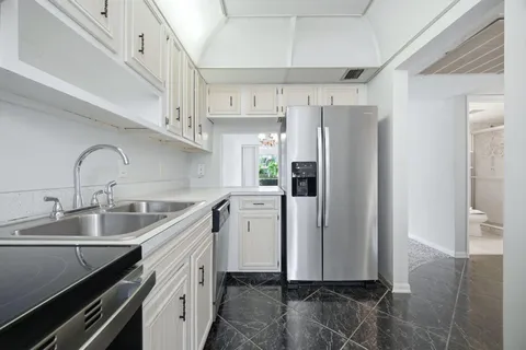 $170,000 | 4500 North Federal Highway, Unit 125C, Lighthouse Point, FL 33064