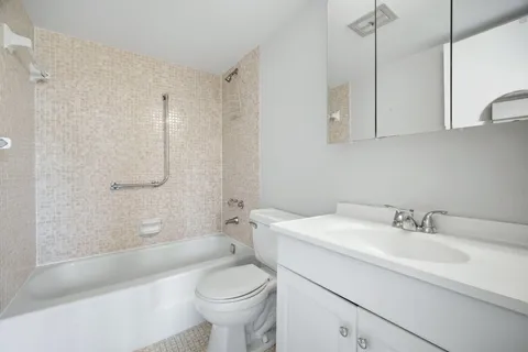 $170,000 | 4500 North Federal Highway, Unit 125C, Lighthouse Point, FL 33064