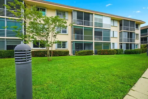 $170,000 | 4500 North Federal Highway, Unit 125C, Lighthouse Point, FL 33064