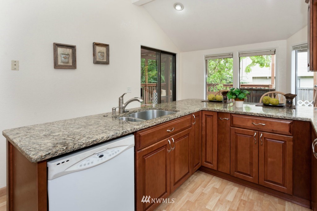 19719 26th Drive Southeast Bothell, WA 98012 - Photo 8 of 25 Gallery Image 8