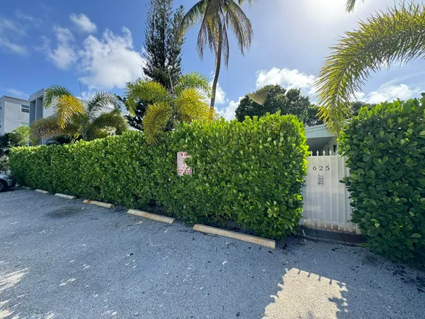 $1,725 | 625 Northeast 14th Avenue, Unit 4, Fort Lauderdale, FL 33304