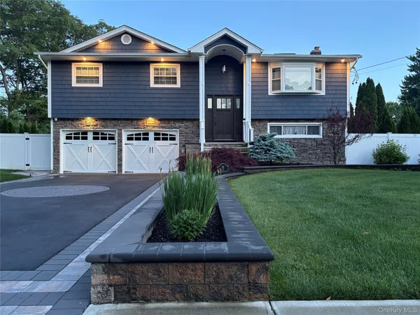 $899,000 | 52 41st Street, Islip, NY 11751