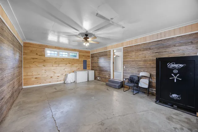 a view of a livingroom with furniture and a ceiling fan