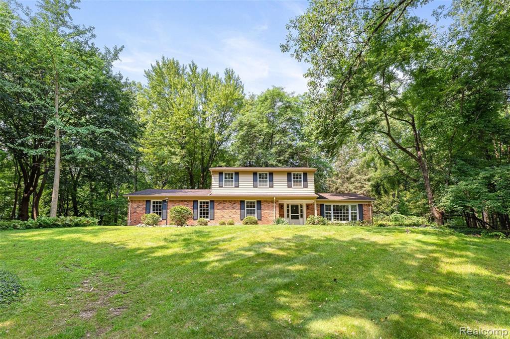 2504 New England Drive Rochester Hills, MI 48309 - Photo 5 of 47