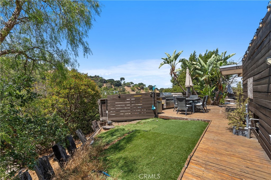 7241 Woodrow Wilson Drive Los Angeles, CA 90068 - Photo 25 of 43 a view of a backyard with sitting area