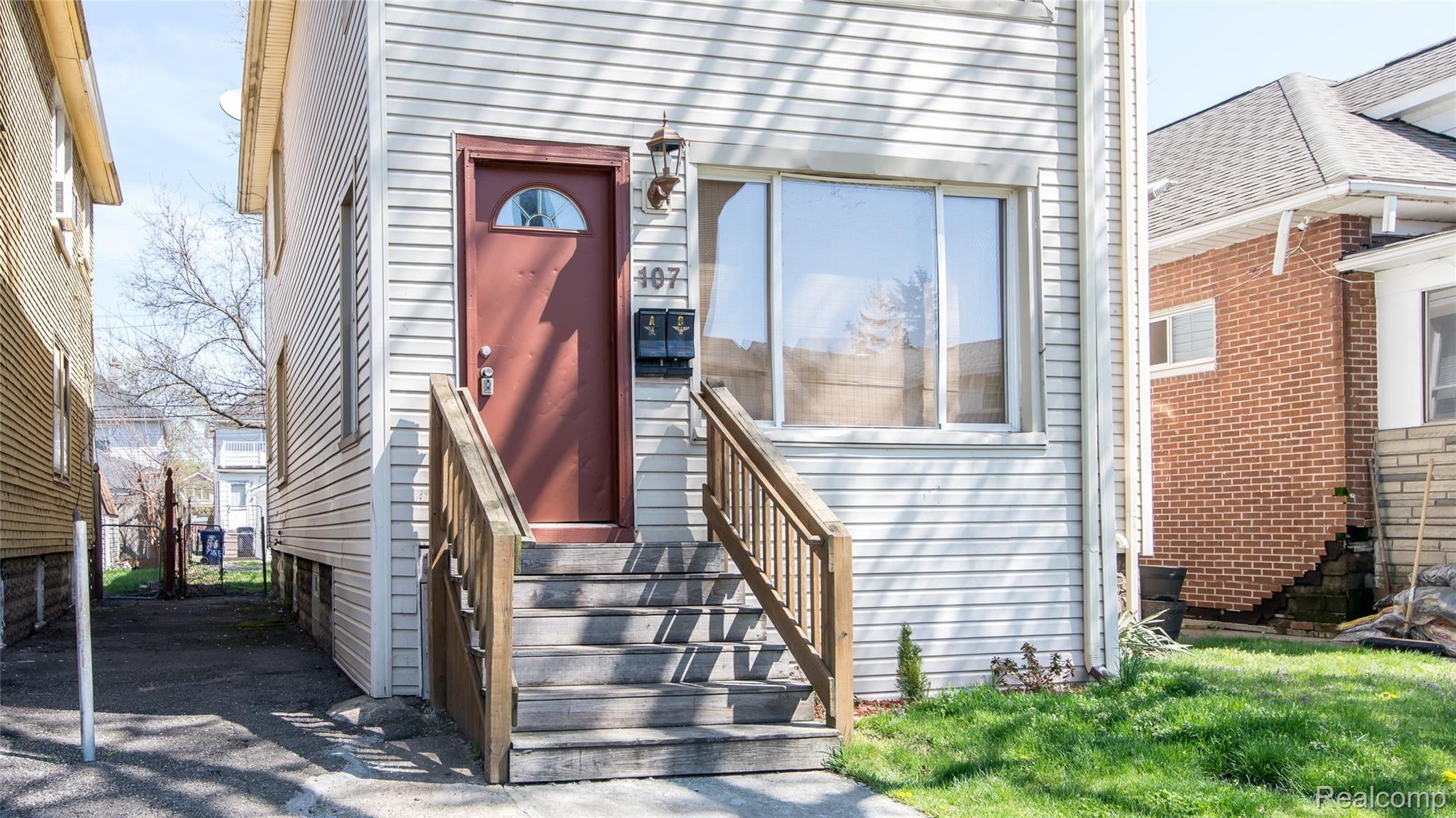 107 Maple Street River Rouge, MI 48218 - Photo 4 of 31 003_5.jpg