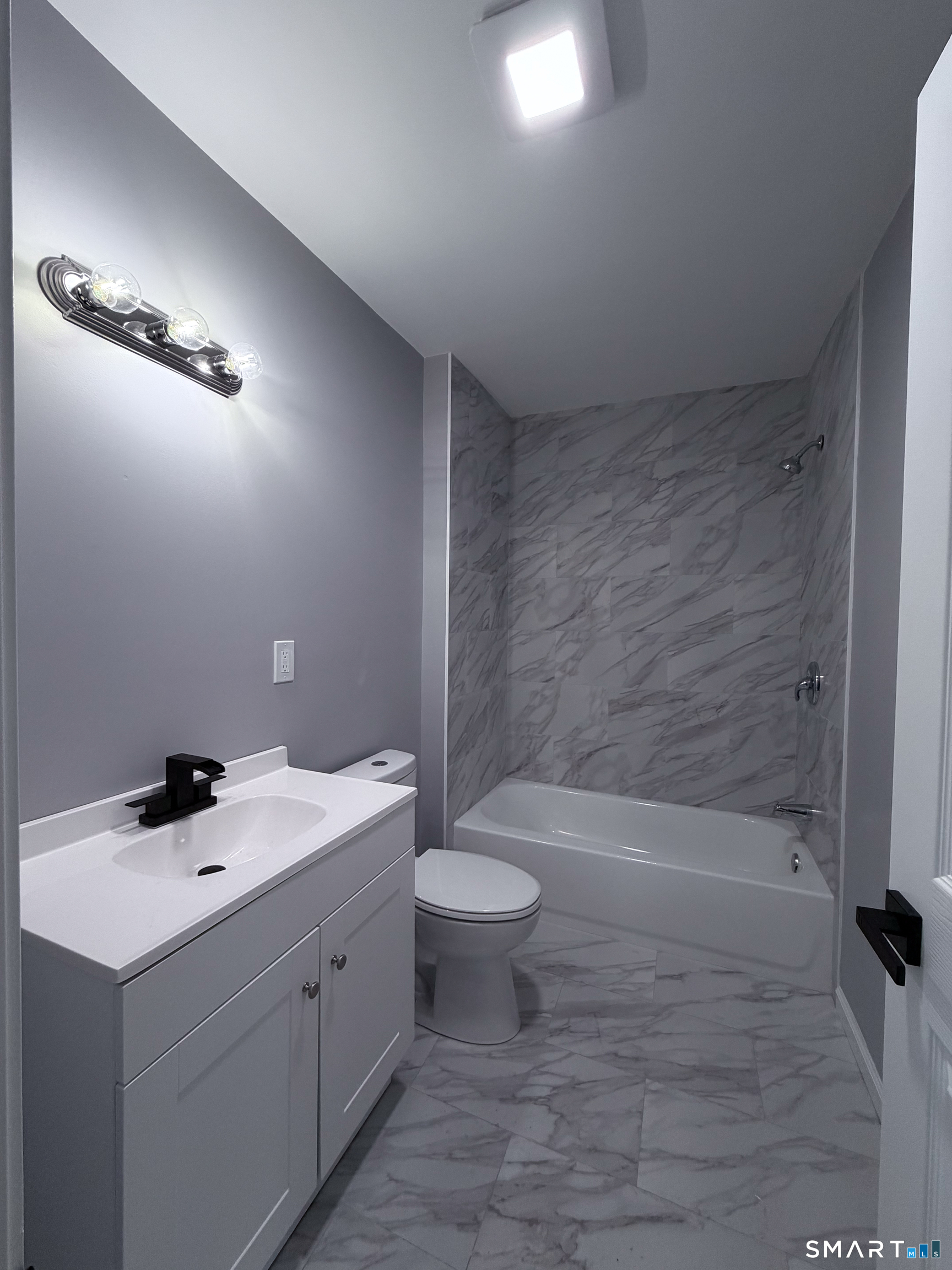 228 Holly Street Bridgeport, CT 06607 - Photo 23 of 25