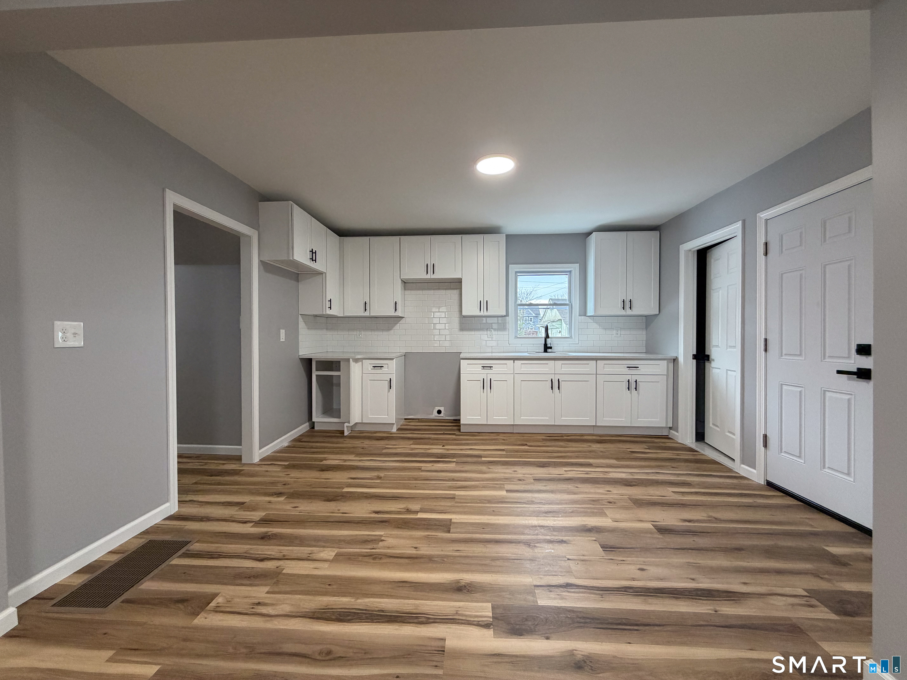 228 Holly Street Bridgeport, CT 06607 - Photo 10 of 25