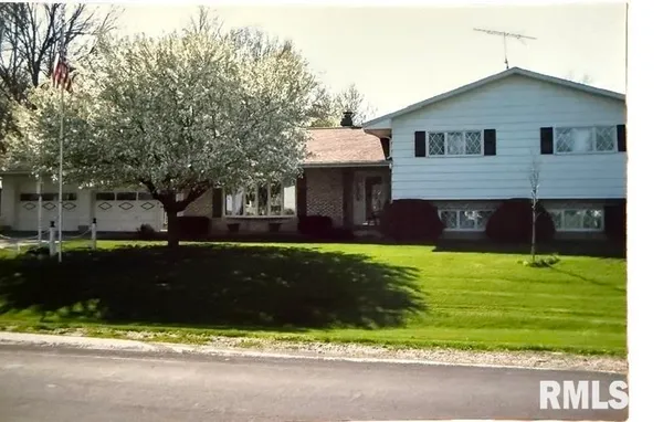 $216,000 | 4 Hillcrest Drive, Bushnell, IL 61422