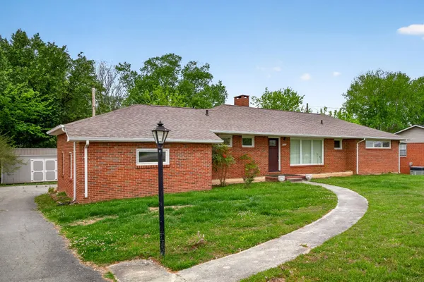 $374,999 | 407 Sunset Drive, McMinnville, TN 37110