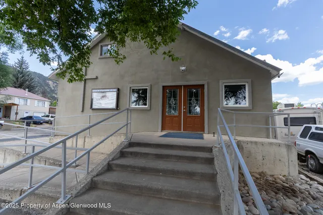 a view of backyard of house