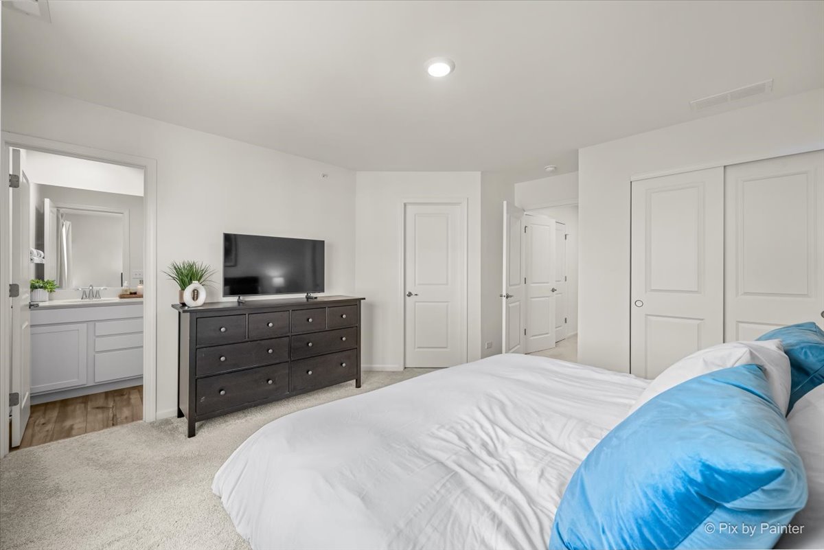 1623 BENTZ Way Batavia, IL 60510 - Photo 12 of 29 a bedroom with a bed and a dresser