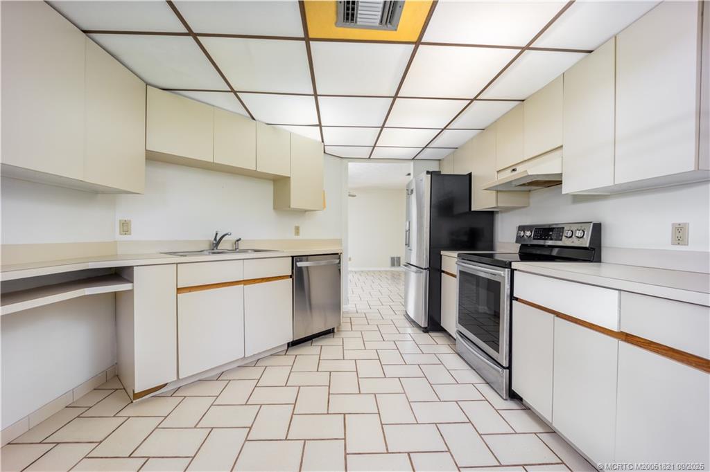 2553 Wide River Cove Stuart, FL 34994 - Photo 12 of 24 Great possibilities!