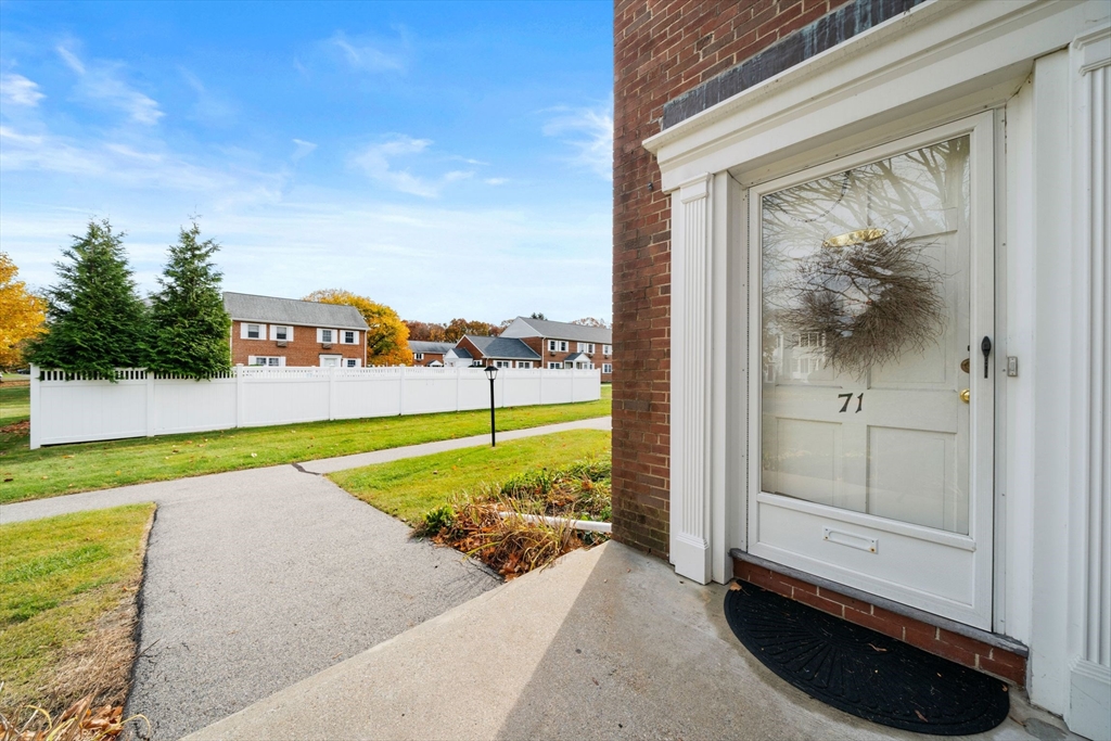 71 Emerson Gardens Road, Unit 71 Lexington, MA 02420 - Photo 2 of 11 Gallery Image 2