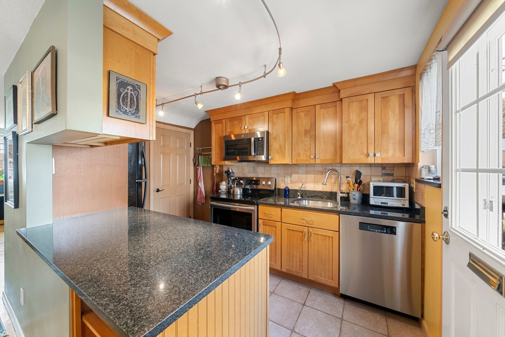 71 Emerson Gardens Road, Unit 71 Lexington, MA 02420 - Photo 3 of 11 Gallery Image 3