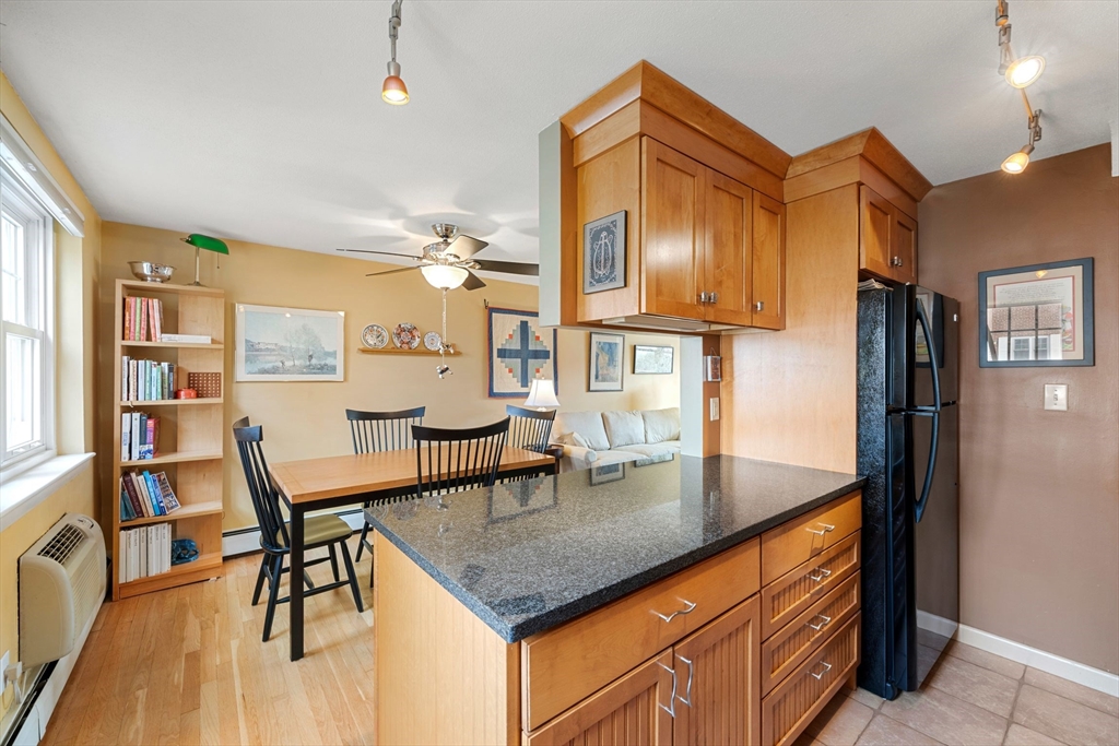 71 Emerson Gardens Road, Unit 71 Lexington, MA 02420 - Photo 4 of 11 Gallery Image 4