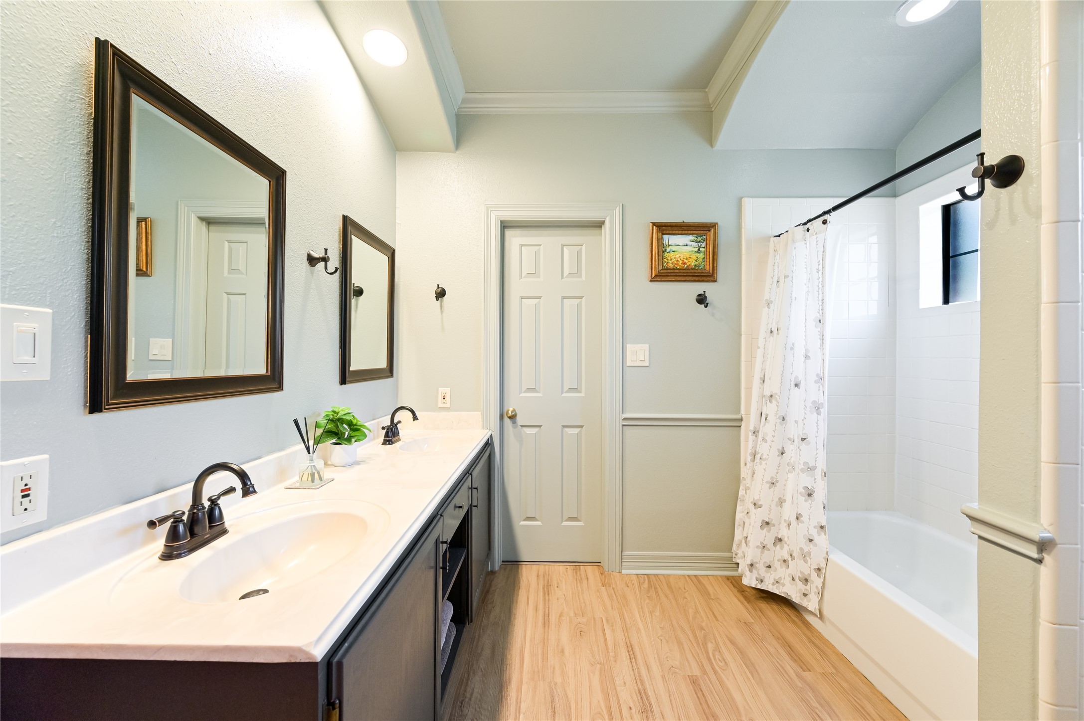 486 Westwood Road Lockhart, TX 78644 - Photo 15 of 29 Full bath featuring crown molding, shower / bath combo with shower curtain, light wood-type flooring, double vanity and recessed lighting