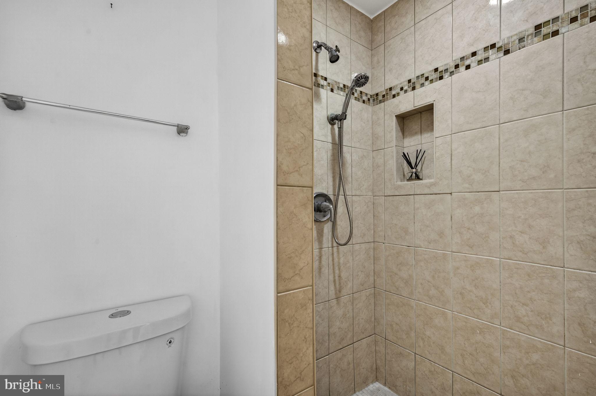 10600 Vantage Court Potomac, MD 20854 - Photo 30 of 106 Full Bathroom