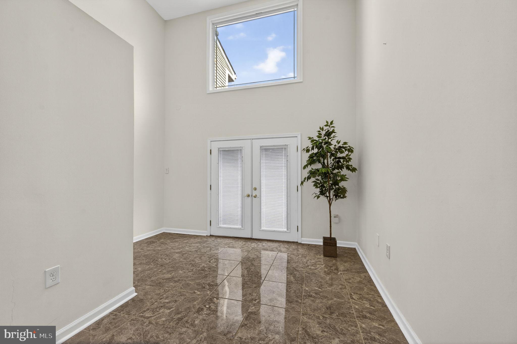 10600 Vantage Court Potomac, MD 20854 - Photo 5 of 106 Foyer