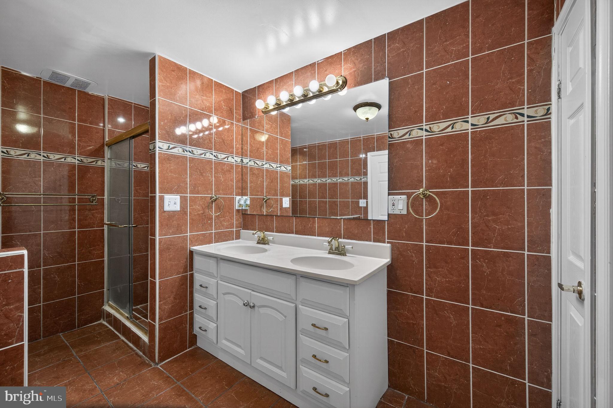 10600 Vantage Court Potomac, MD 20854 - Photo 65 of 106 Full Bathroom