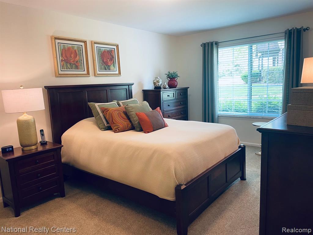 286 Meadow Bridge Drive Rochester Hills, MI 48307 - Photo 17 of 35